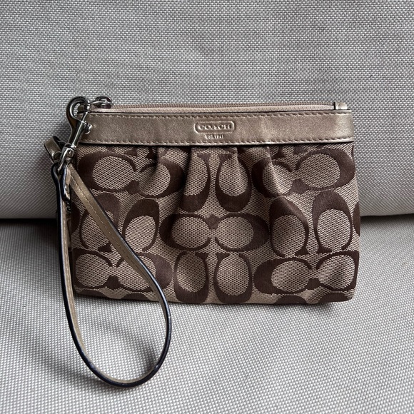 coach monogram wristlet/wallet - Picture 1 of 5